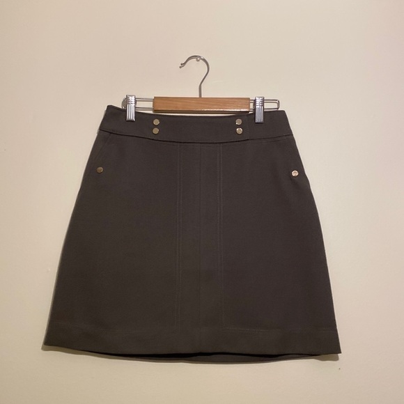 H&M green mini skirt. Size 4 . New. - Picture 4 of 12